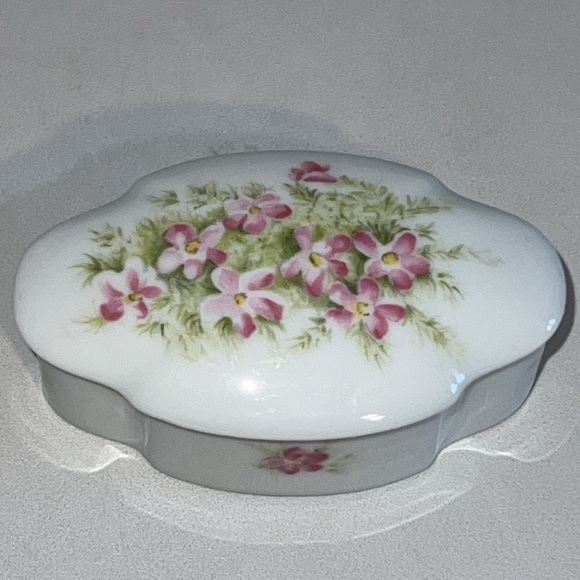 Limoges Vintage France Porcelain Trinket Box Hand Painted Floral Decorations - Picture 3 of 11